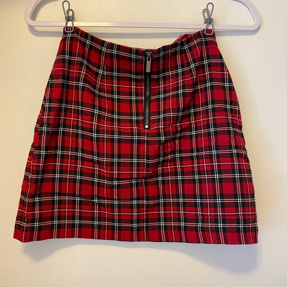 Red plaid skirt with slits - Picture 3 of 3